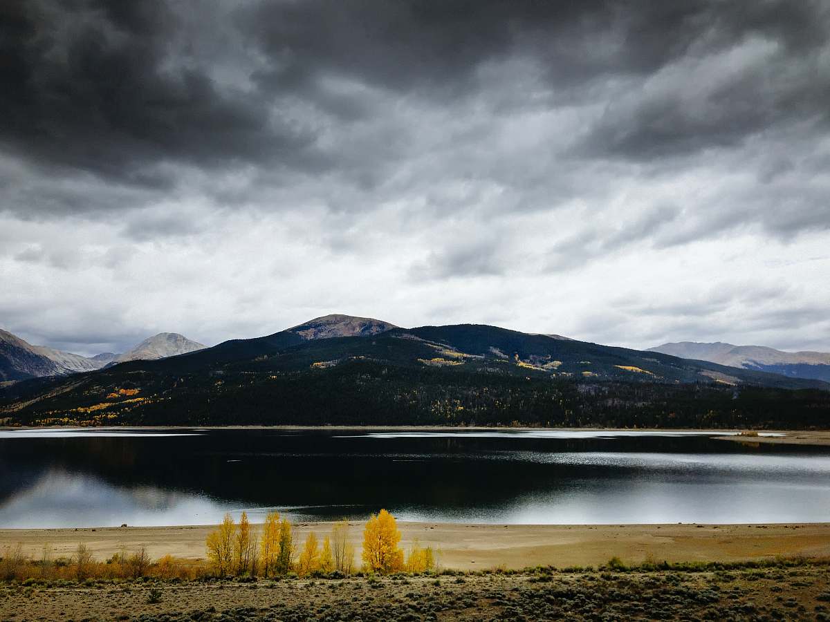 twin lakes lake beside mountain during daytime co 81251